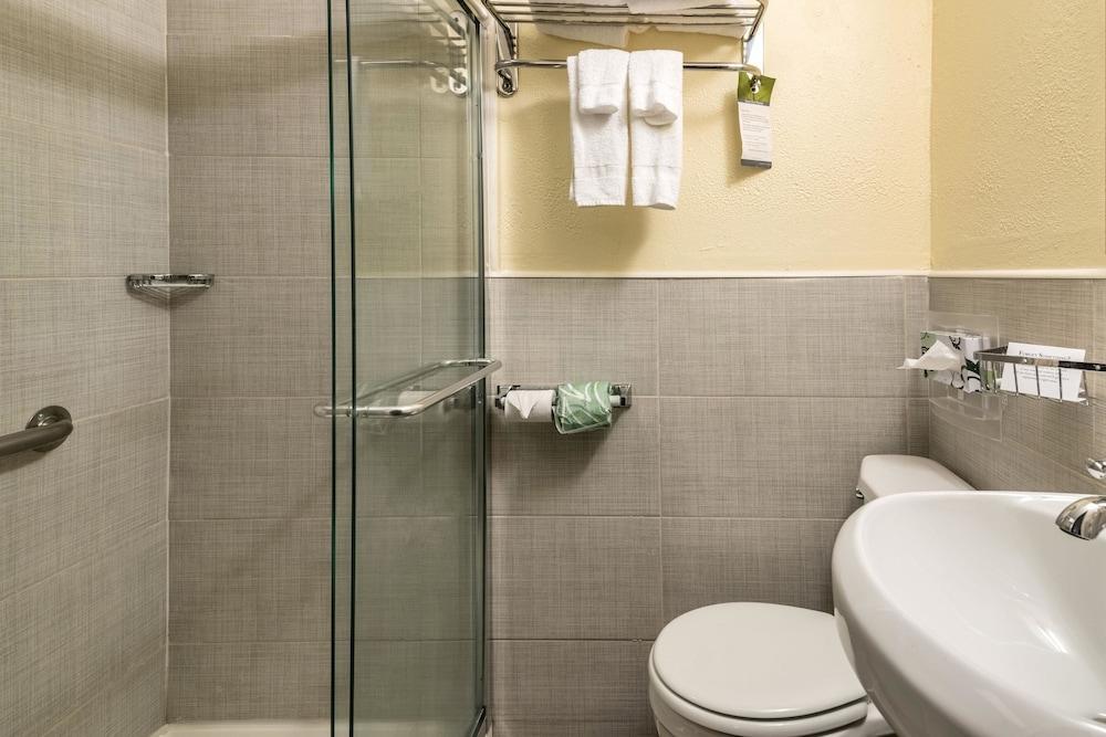 סנט אלבנס Econo Lodge מראה חיצוני תמונה